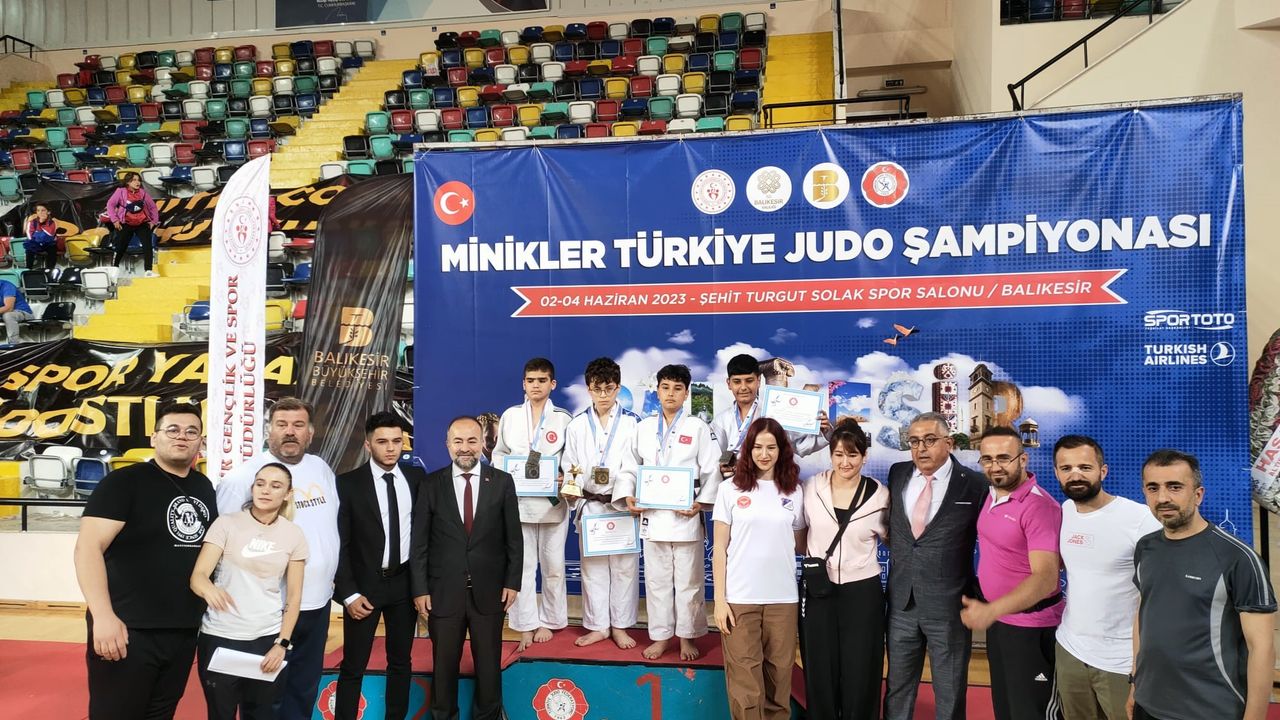  Yunusemreli Poyraz, Türkiye ikincisi oldu
